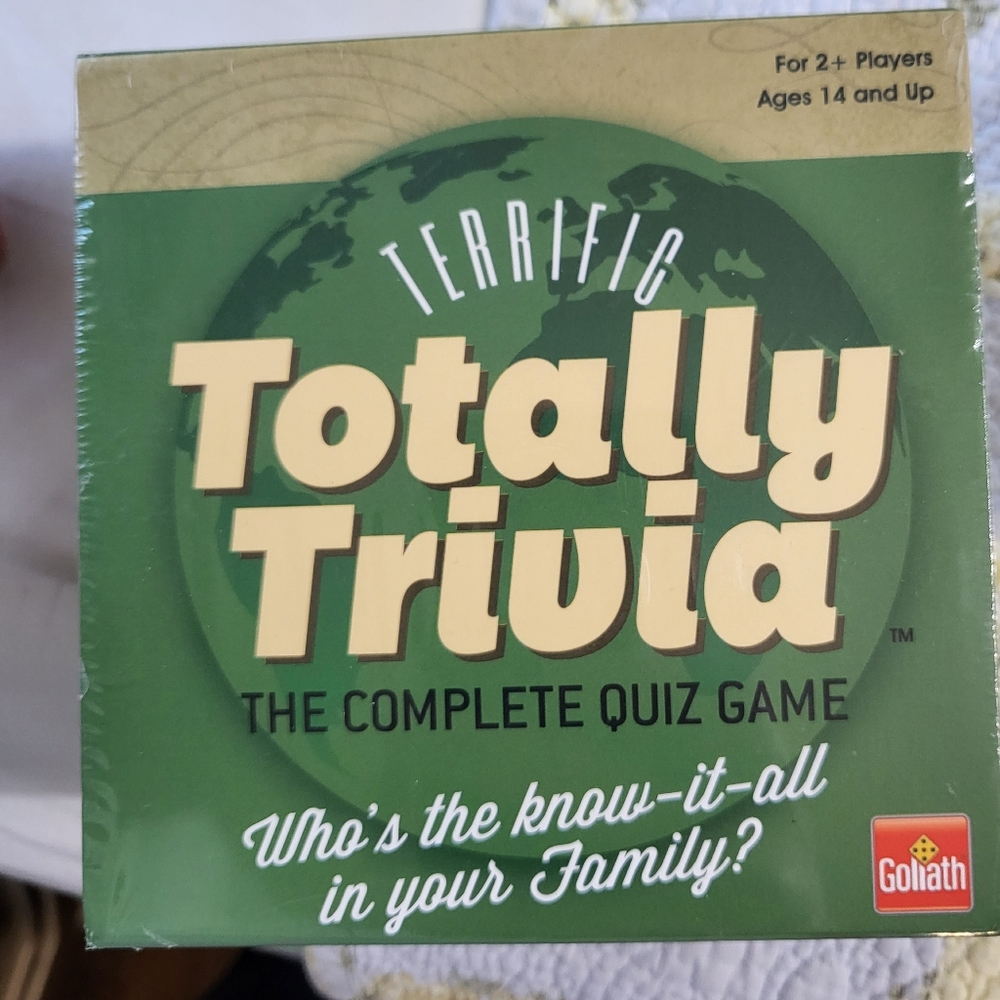 Totally trivia the complete quiz game 900 questions one dice w inst. NWT
